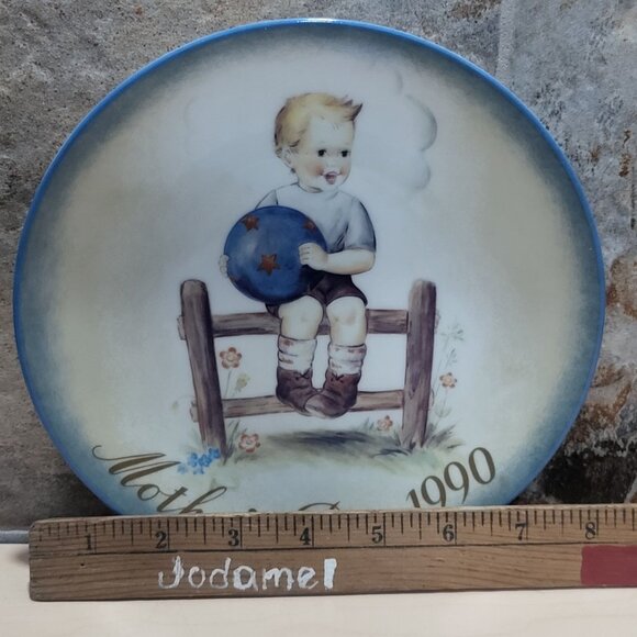 Schmid Hummel Mothers Day 1990 Mothers Little Athlete Decorative Wall Hanging Pl - Picture 6 of 11